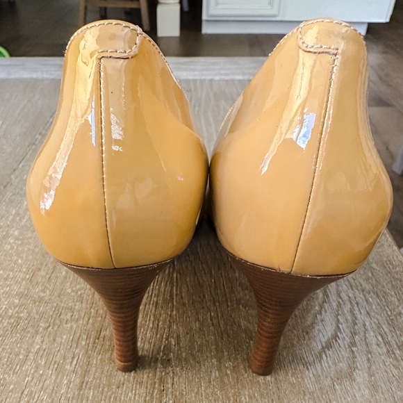 COLE HAAN Air Lainey Open Toe Peep Toe Pump
Sandstone Patent Size 7 - Picture 10 of 15